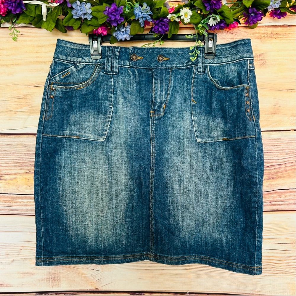 L.A. Blues Women’s Vintage Blue Distressed Studded Denim Skirt Size 18